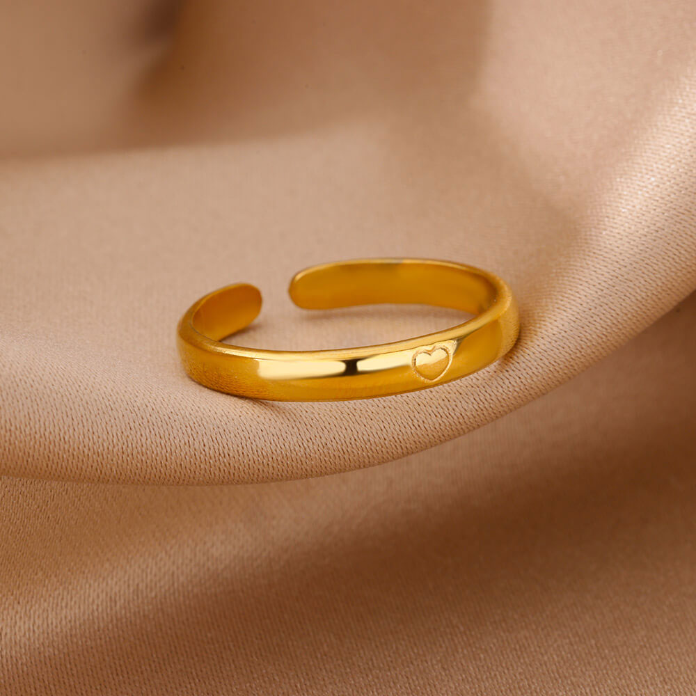 Layannora | 18K Gold Love Ring