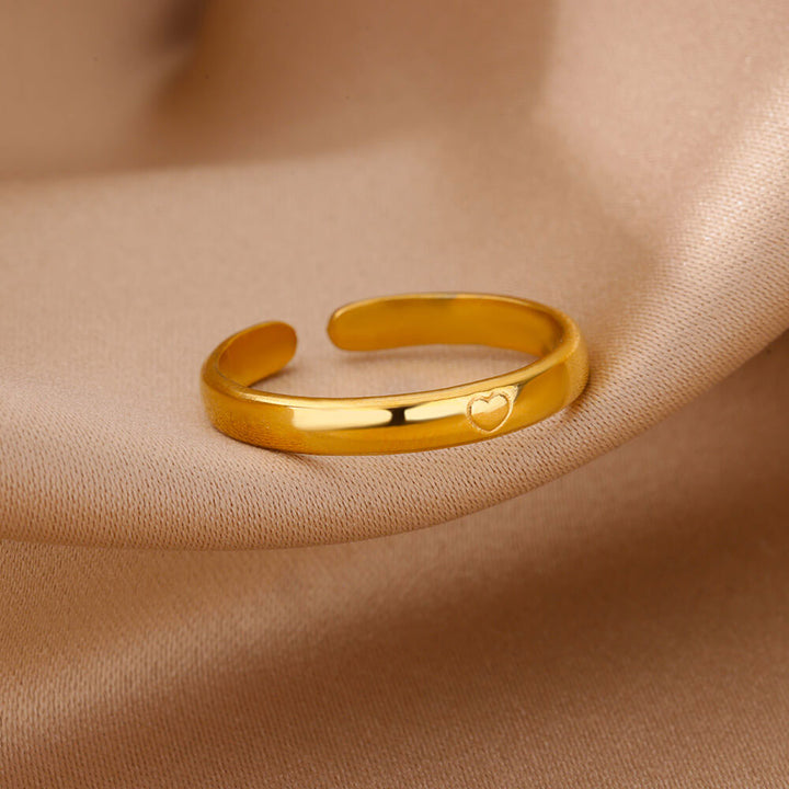 Layannora | 18K Gold Love Ring