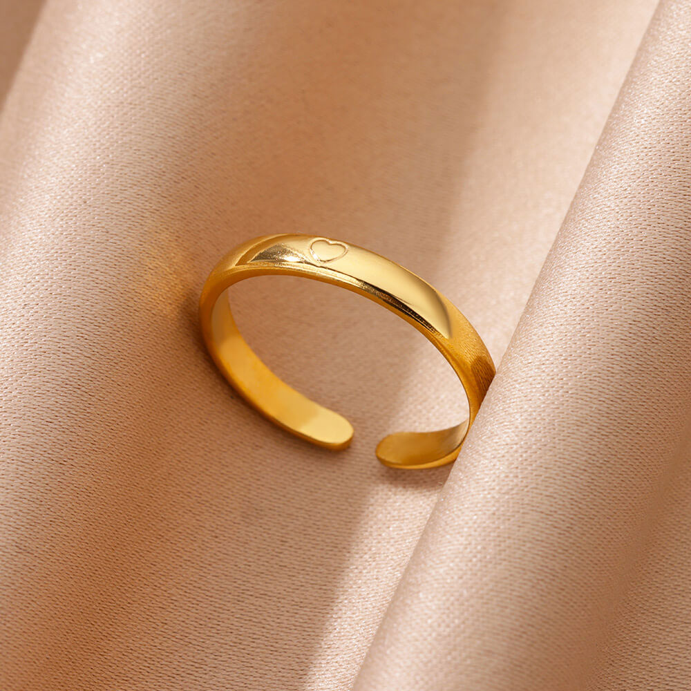 Layannora | 18K Gold Love Ring