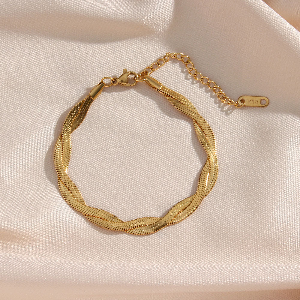 Madioreru | 18K Yellow Gold Twisted Design Bracelet