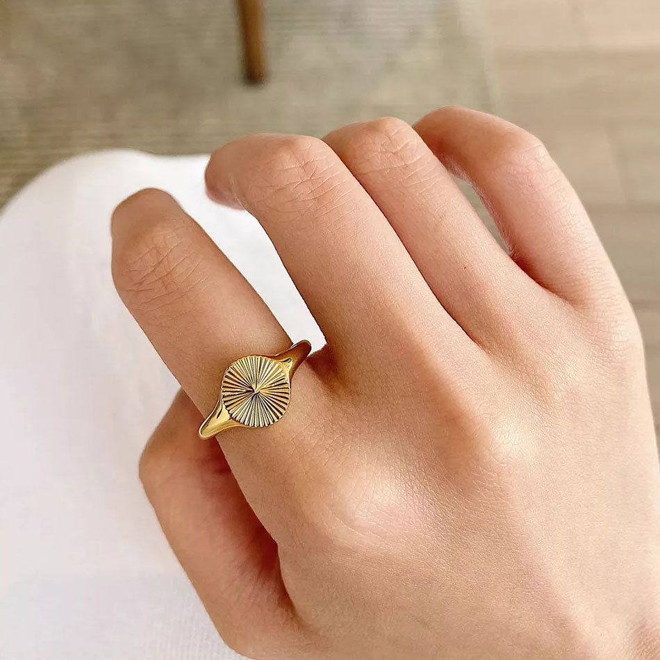 L'RÉSAVEL | 18K Sunburst Ring