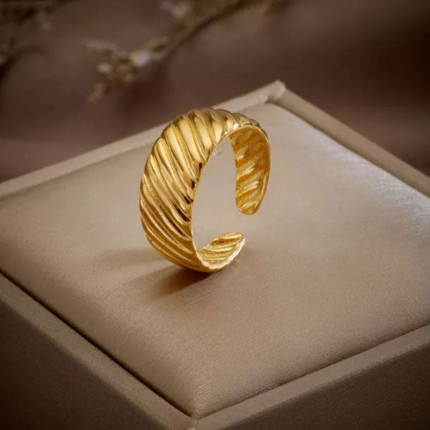 Zayarin | 18K Yellow Gold Ring
