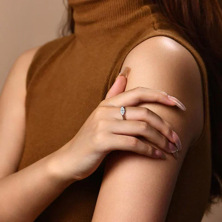 Avanireru | 18k Diamond Ring