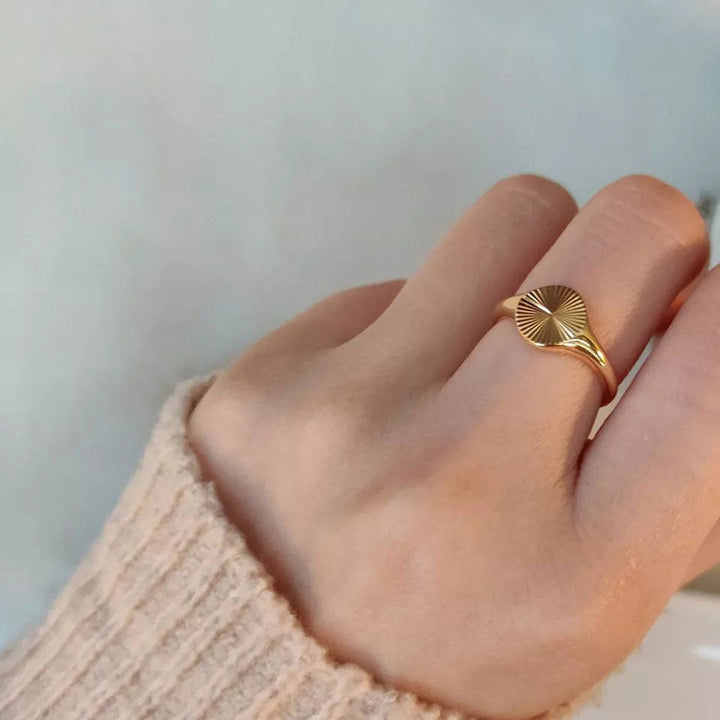 L'RÉSAVEL | 18K Sunburst Ring