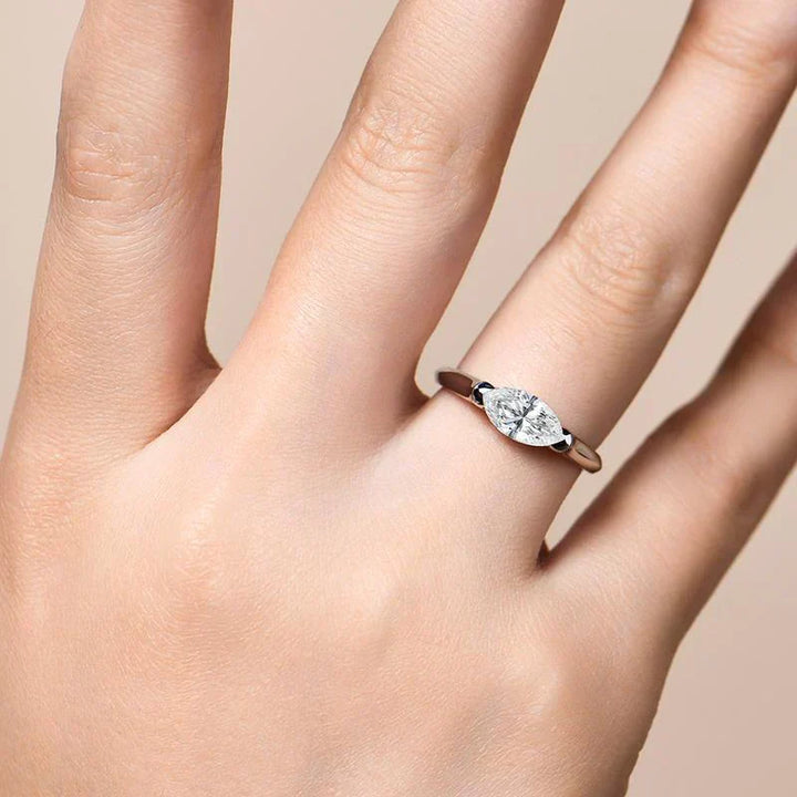 Avanireru | 18k Diamond Ring