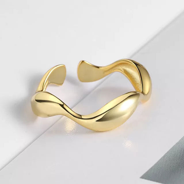 Caliseiya | 18K Yellow Gold Wave Ring