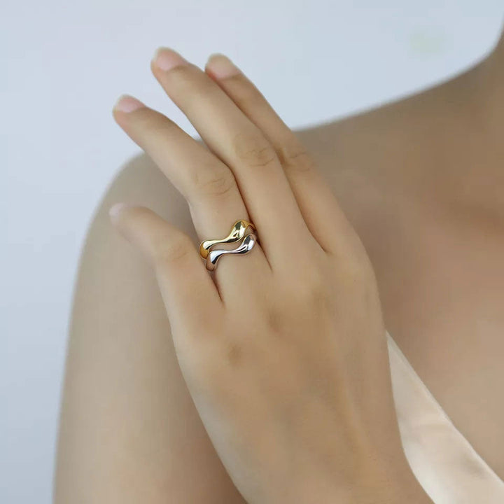 Caliseiya | 18K Yellow Gold Wave Ring